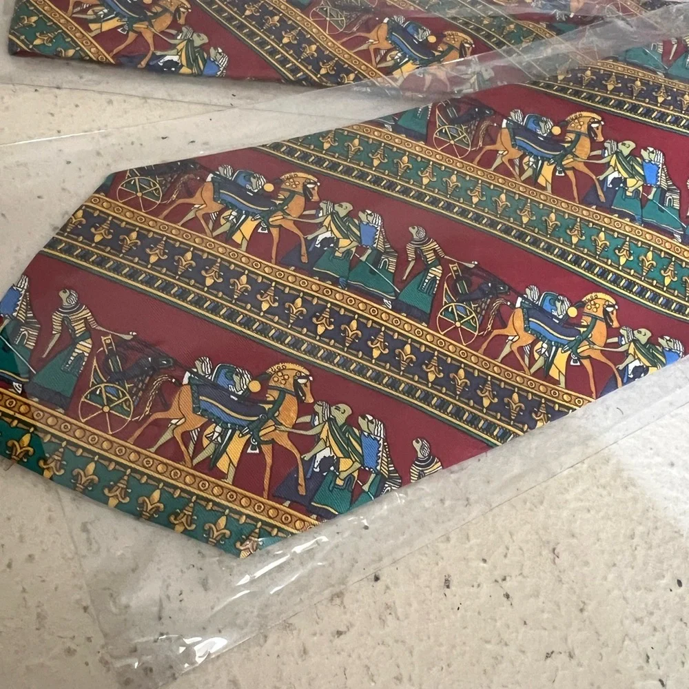 100% Pure Silk Made In Italy Equestrian‎ Knight ALL OVER Print Silk Tie Red Gold